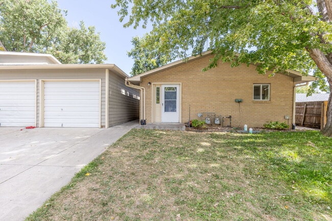 Building Photo - Two bedroom near Twin Peaks Golf Course! Rental