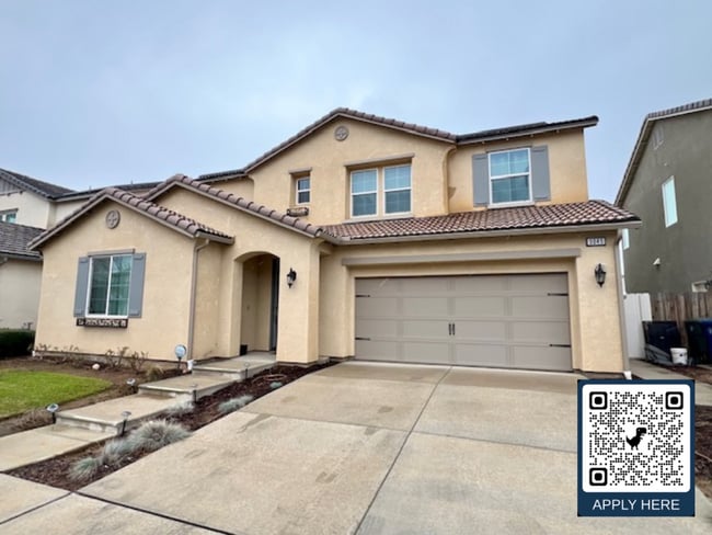 Building Photo - Beautiful 4 Bedroom Home in Clovis!