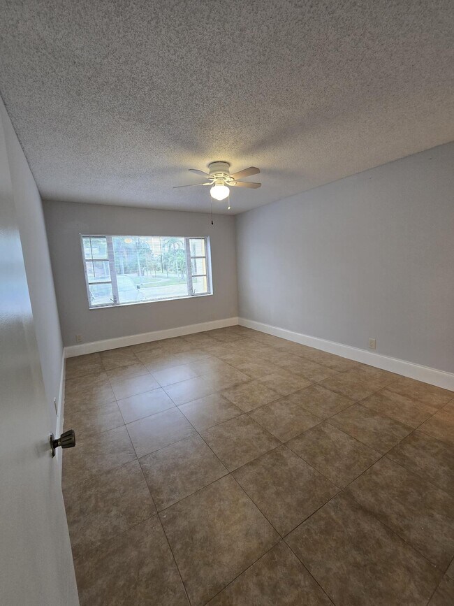 Photo - 5840 NE 22nd Way Unidad 707