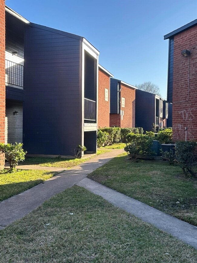 Building Photo - 13480 S Thorntree Dr Unit 1311