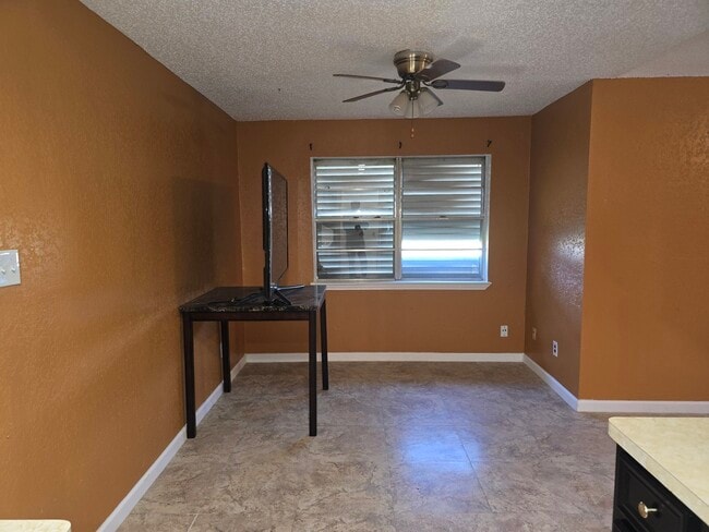 Photo - 7218 Oriole St