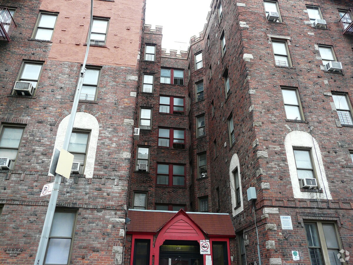 Photo - 691 Gerard Ave