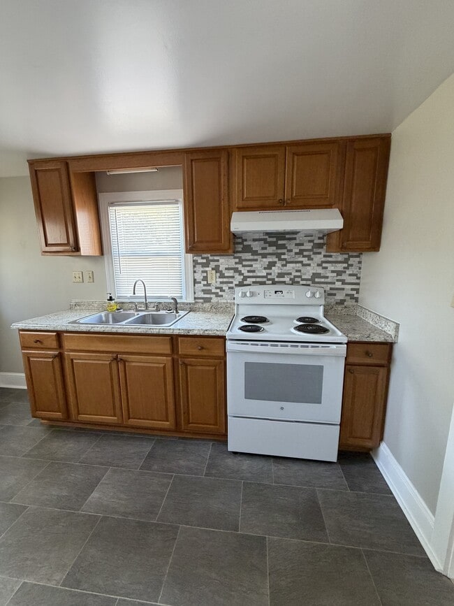 Photo - 406 Maple St