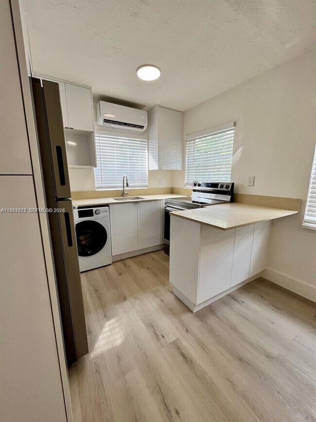 Photo - 833 W 39th St Unit 3