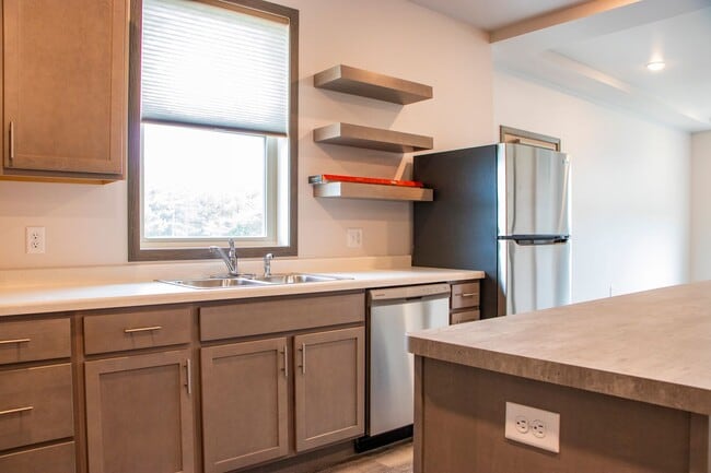 Photo - Corner 1 Bed off of Golf Road!
