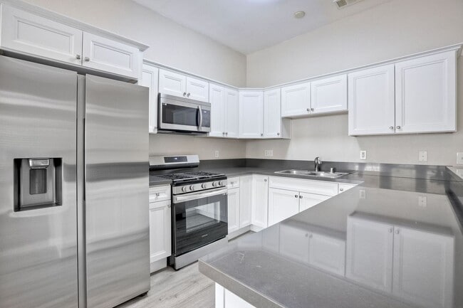 Photo - Harborview Apartments
