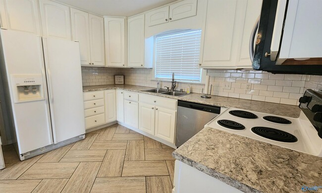 Photo - 11402 Hillwood Dr SE