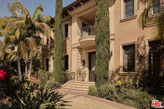 Photo - 614 N Palm Dr