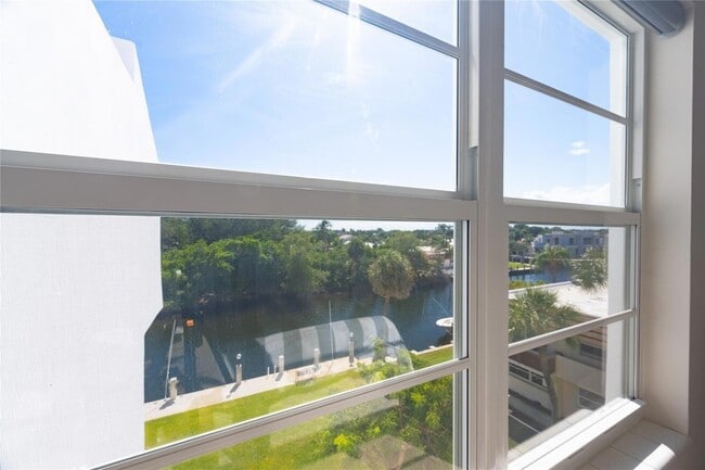 Photo - 2860 NE 14th St