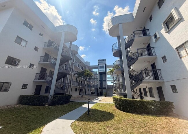 Building Photo - 5300 W 21st Ct Unit 413