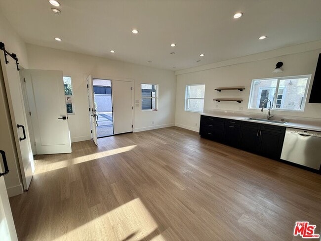 Photo - 2744 Veteran Ave