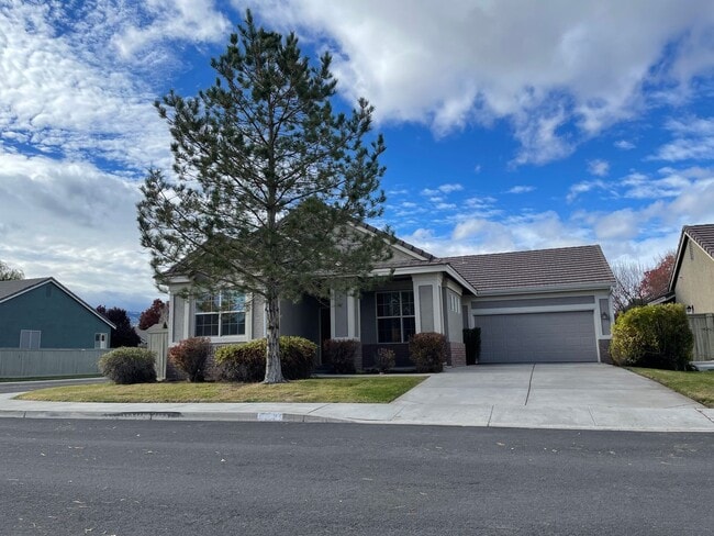 Building Photo - 3 bedroom 2 bath located in Double Diamond