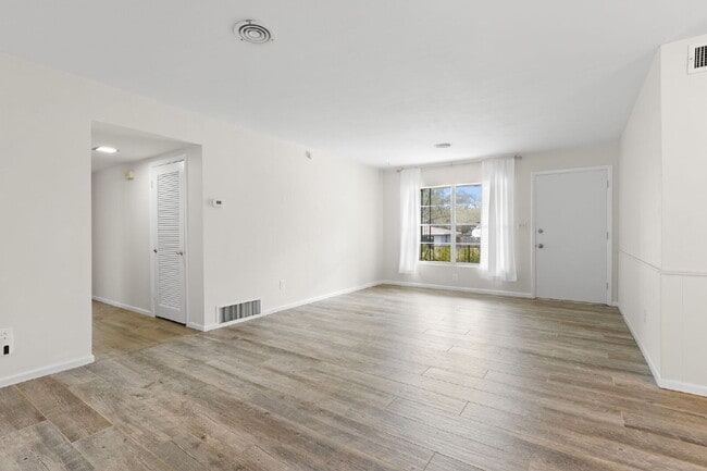 Photo - FULLY FENCED Home For Rent in Clearwater!