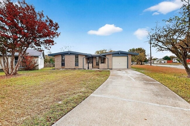 Photo - 534 Henderson Cir