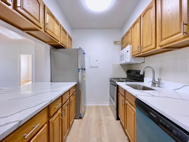 Building Photo - 43-49-49 Van Wagenen Ave Unit 3B