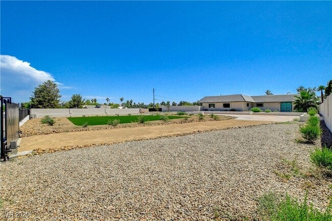 Photo - 3962 Euclid St