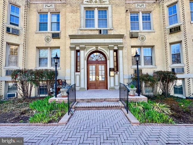 3024 Wisconsin Ave NW Unidad 207