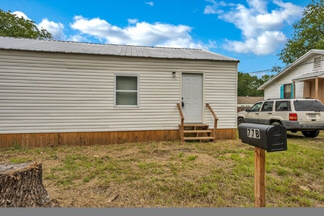 Building Photo - Move in Before the Holidays! Cozy Childers...