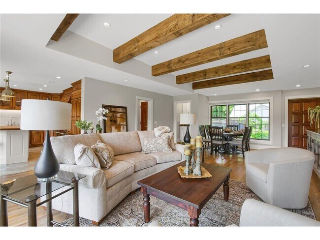 3465 Deephaven Ave
