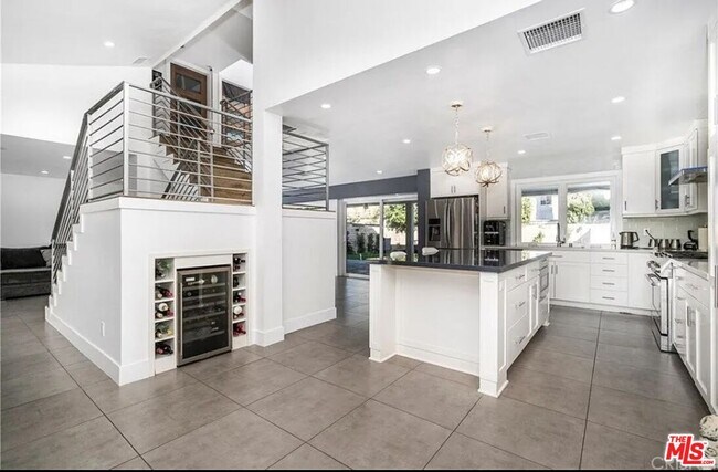 Photo - 6140 Rhodes Ave