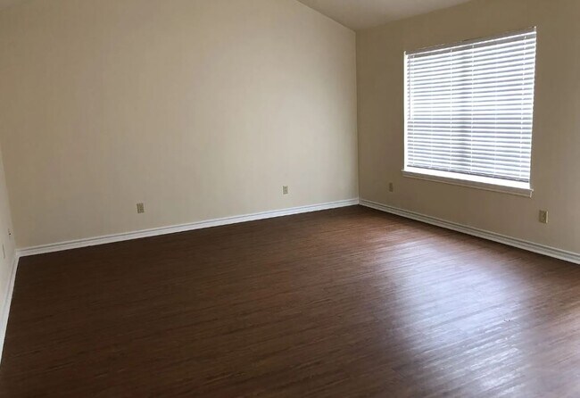 Photo - 1801 Sara Dr Unit B