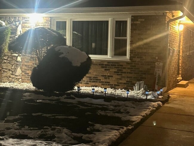 Building Photo - 380 Mackinaw Ave