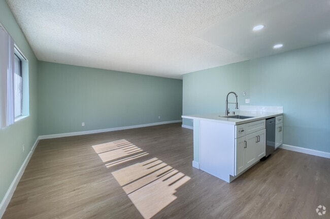 1BR, 1BA - 650SF
