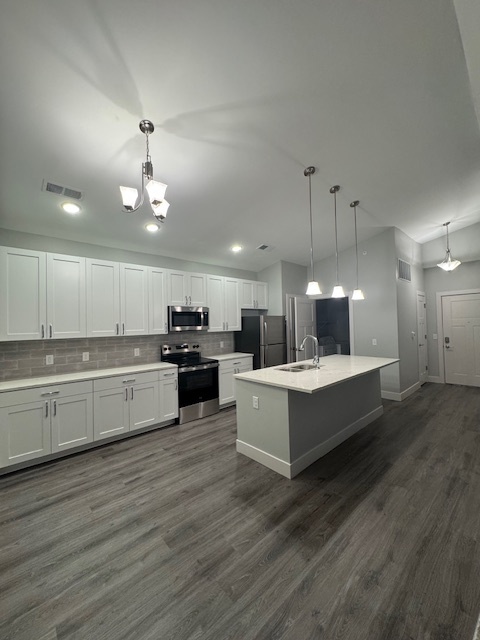 Kitchen - Flats at Walnut Ridge Apartments