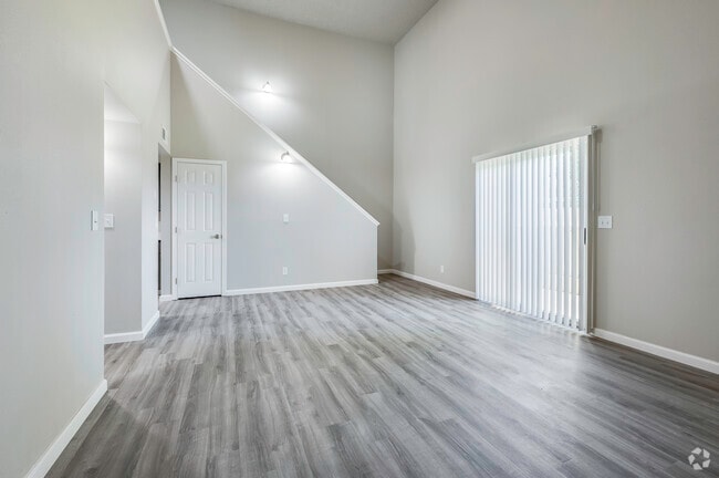2BR, 2BA - 1356SF - Living Room