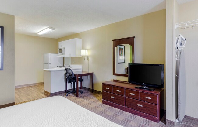 Furnished Studio-Fayetteville - Owen Dr.