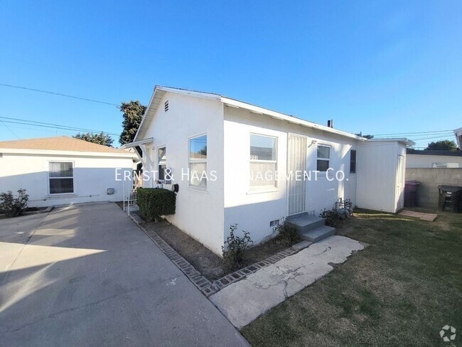 Building Photo - Fabulous Bungalow Home Located in Upper We...