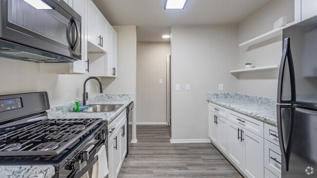 1BR,1BA,-836SF