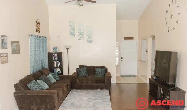 Photo - Spacious 3BD/2BA Home in Bakersfield's 93313 Area — Fully Equipped, Pets Welcome!