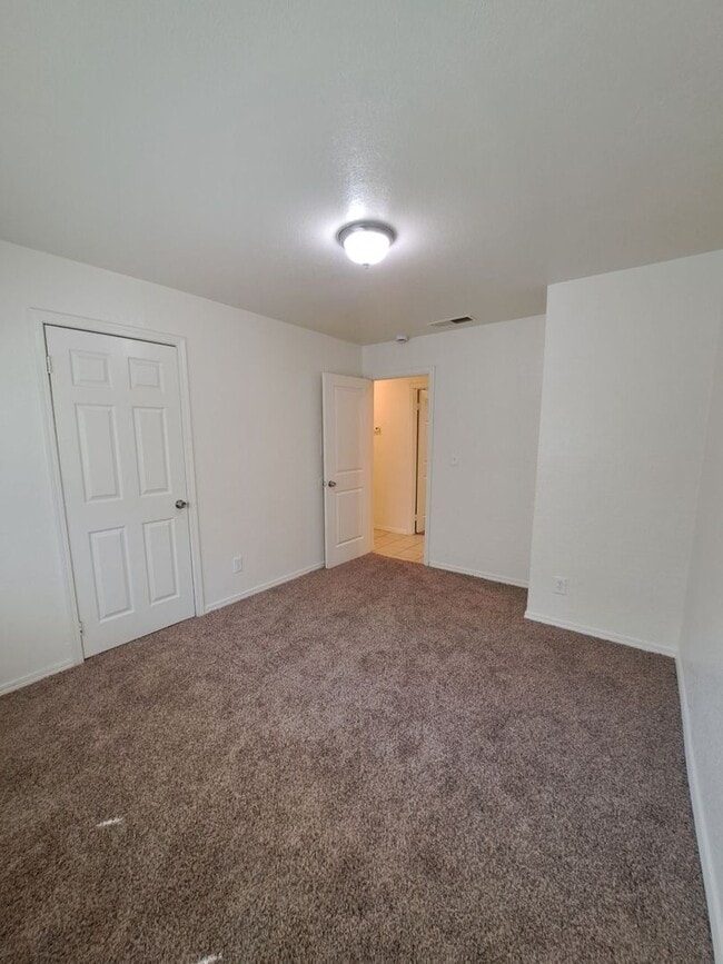 Photo - 2221 S Poppy Ave Unit 101