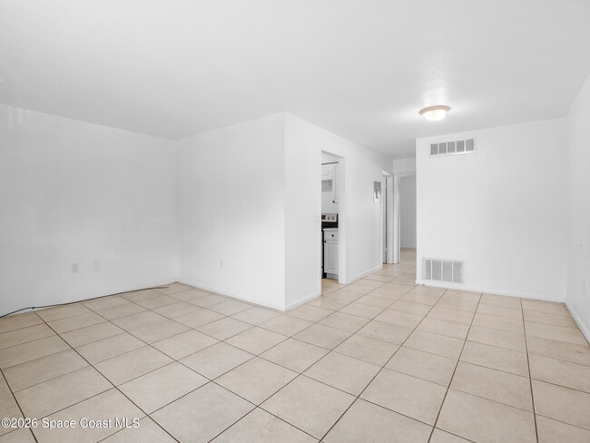 Building Photo - 89 NW Irwin Ave Unit 7