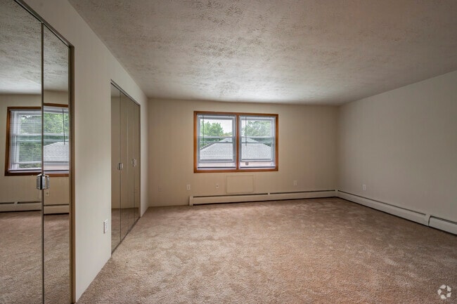 2BD, 2.5BA Townhouse - 950 SF - Arbor Park I - Primary Bedroom - Arbor Park I