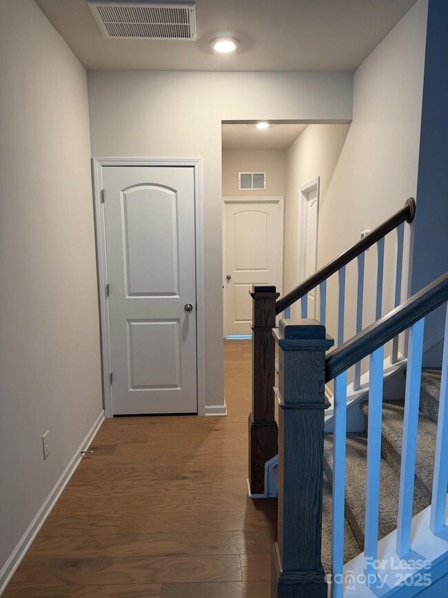 Photo - 403 Wescott St