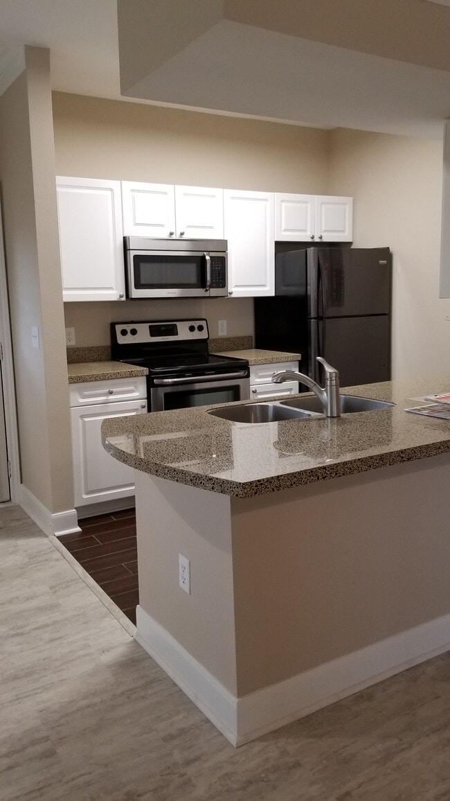 Photo - 11618 Tomahawk Creek Pky