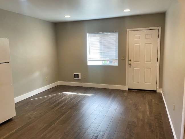 Photo - 506 Waukesha Ave Unit 4