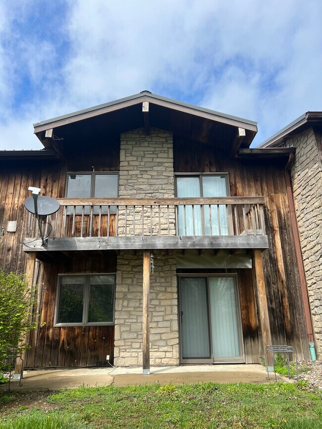 8 Unit Built 1980