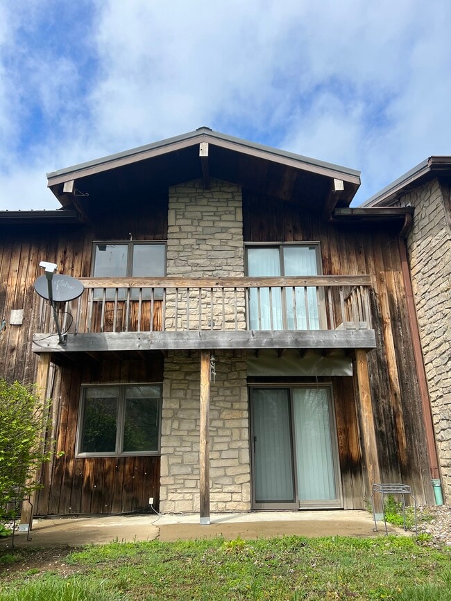 8 unidades construidas en 1980 - 701-709 Etzler Dr