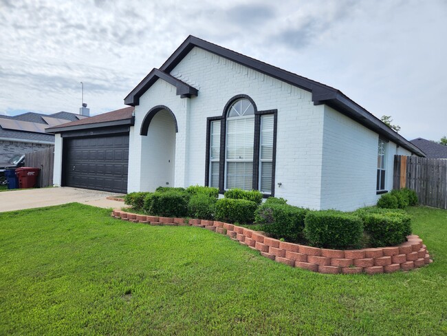 Photo - 720 Mackenzie Dr