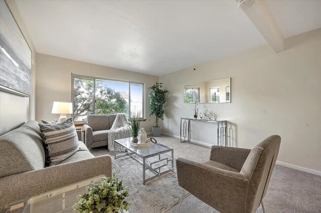 Photo - 2435 Rowntree Way