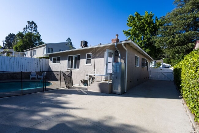Photo - Freshly Renovated 3BR/2BA Pool Home – La C...