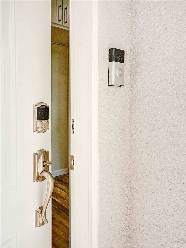 Photo - 15931 Tuba St