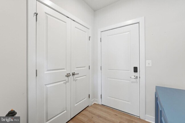 Photo - 46294 Mount Milstead Ter Unit 305