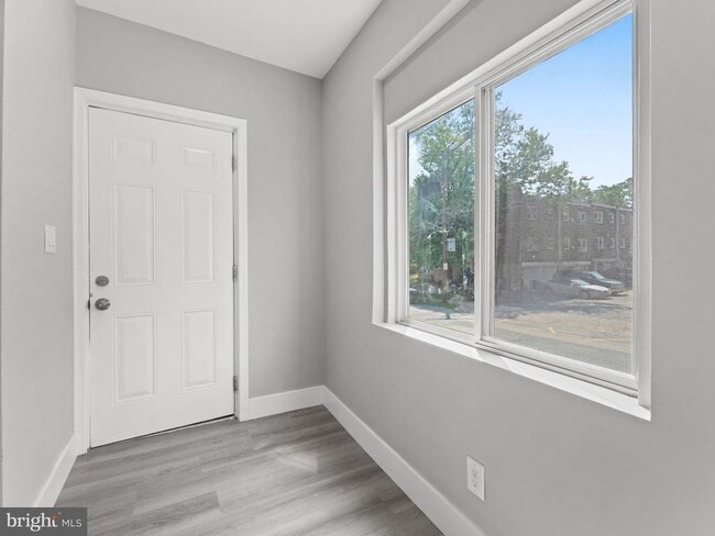 Photo - 9 N Front St