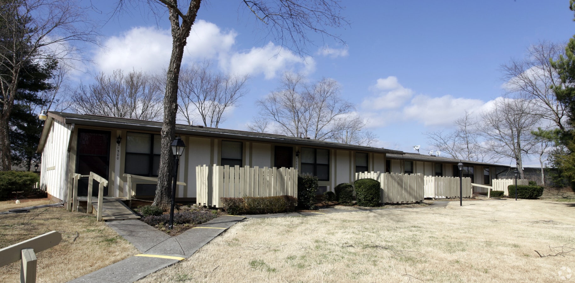 Burnsbrooke Apartments - Burnsbrooke Apartments