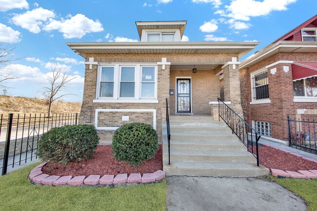 Photo - 7501 S Aberdeen St House