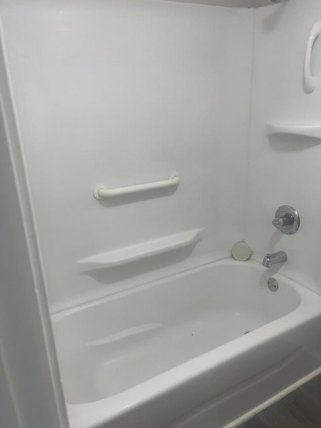 Photo - One Bedroom Spacious Duplex Located on S Brookville Rd & S Arlington Ave  SECTION 8 WELCOME